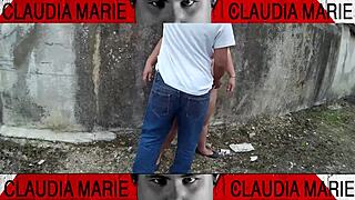 Posturas imposibles para comerle el coño a la gorda en la calle me encantan sus jugos y sus flujos y chuparle el co�o de arriba a abajo hasta que se corre del gusto