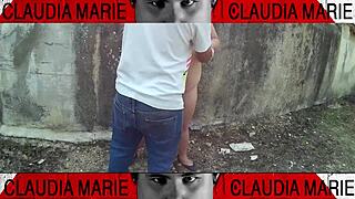 Posturas imposibles para comerle el coño a la gorda en la calle me encantan sus jugos y sus flujos y chuparle el co�o de arriba a abajo hasta que se corre del gusto