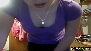 Look at this amateur webcam ass, she says while masturbating