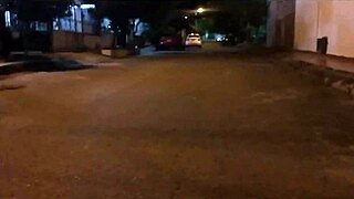 anoche un enano me convence de chuparle la polla en un rastrojo y empezamos a follar y no creeran lo que vimos