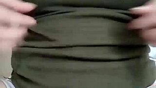 Beautiful Girl Performs Live Dance on Bigo Platform