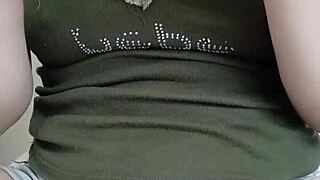 Beautiful Girl Performs Live Dance on Bigo Platform