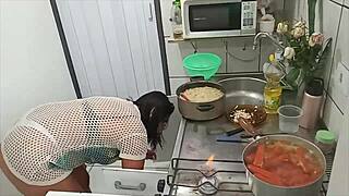 Sarah Rosa Cooks Sexy Macarrão in Sensual Lingerie