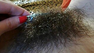 Behåret busk kompilering viser massive klitoris nærbilleder.