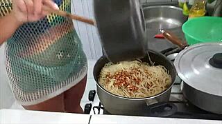 Sarah Rosa Cooks Sexy Macarrão in Sensual Lingerie
