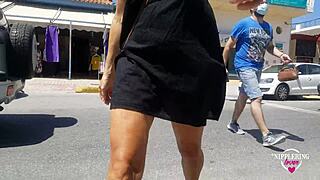 니플링러버가 공공 상점에서 피어싱 보지 업스커트 플래시. 섹시 독일녀가 거대한 젖꼭지 과시