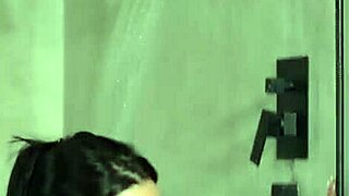 Kielégíthetetlen tini Claudia Bavel mélyen kapja puncijába kutyapózban. Ingyen GP2866 akció!