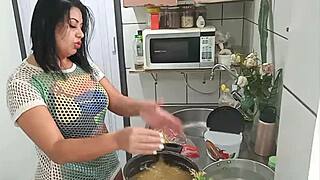 Sarah Rosa Cooks Sexy Macarrão in Sensual Lingerie