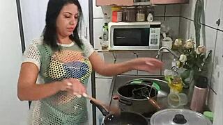 Sarah Rosa Cooks Sexy Macarrão in Sensual Lingerie