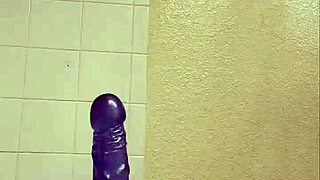 lil-ryda rides her favorite toy with thick ass