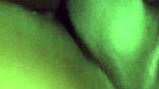 jeune africaine noire et fraiche bent over