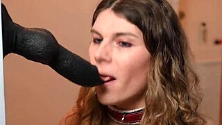 Zeta paws deepthroats dildo intensely solo