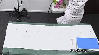 Pesakit Bertatu Awek Diuji Keras Oleh Doktor!