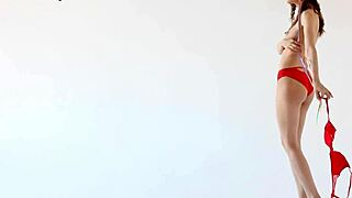 teen nude with balloons