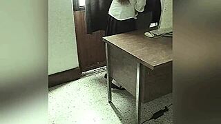 Meksikansk studentjente tatt på kamera knullende lærer på kontoret