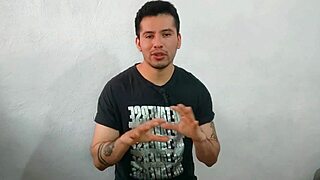 Hombre Maduro de 40 Años Es Penetrado en Una Fiesta por Jovencito Twink Vergon Dotado de 21cm y Ahora Le Da el Culo Siempre Relato Sexual