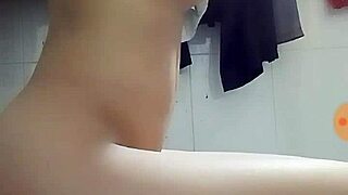 Teen 18+ Girl Masturbates in Detailed Close-Up