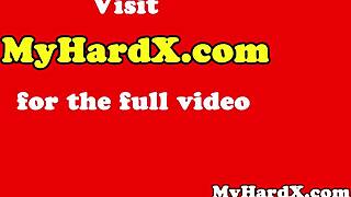 Ung gonzo-pornostjerne blir fingret i vill gruppeaction med modne og store kuker. Intens trekant-stemning hele veien!