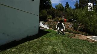 Mexican Exterminator Fucks Milf Eva Karera