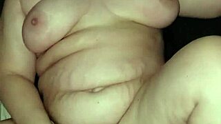 Milf pleads for a cumshot