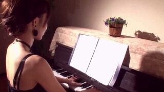 ねえ、この日本人主婦が初のフルJAVシーンに飛び込むのを見て！