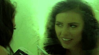 I watch yoga babes squirt in our threesome