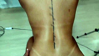 Cadela parece uma máquina de dar o rabo