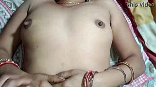 Indisk Desi sød pige stråler i landlig romantik