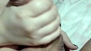 Novinha chupando e masturbando com dedo seu comedor segue para ver videos novos todos os dias