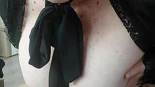 Gay Guy Orgasms on Shaved Pussy!