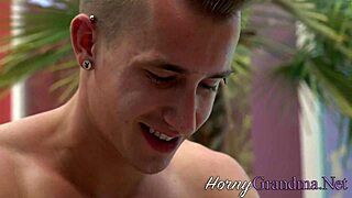 Nonna Linguata Sputa Sborra in Questa Scena Selvaggia in Alta Definizione