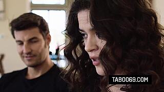 Milf Victoria Voxxx si fa sfondare la figa dal tecnico IT