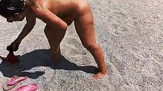 Beach slut looking for a cock to suck on vacation