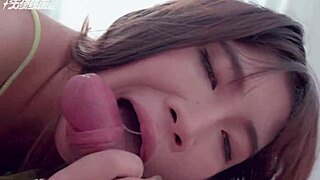 девојка из Хонг Конга путује за врућу акцију