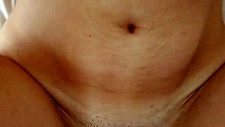 Red Roxxxanne gives tremendous blowjob