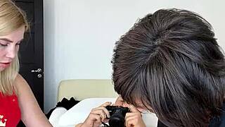 Sugarnadya trénuje muže v depilaci s detailním latexovým rukavicovým akcí