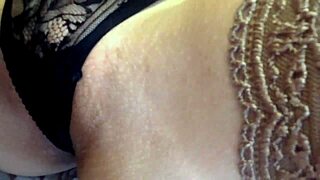 this bitch loves getting her pussy licked with cunnilingus