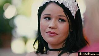 Babe fantasi petite dikongkek keras dalam aksi threesome liar