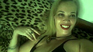 German Amateur Shows Shaved Pussy To Tattooist During Session