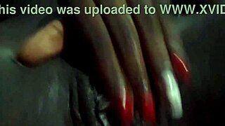 a preta da bucetinha carnuda e toda gozada e do grel�o toda rosinha por dentro