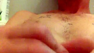 Bisexual Jerking in Bathtub Fun?