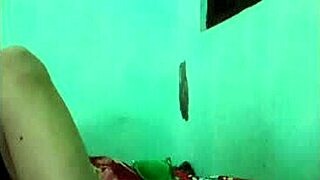 This horny Asian babe pleases herself on the bed