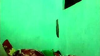 This horny Asian babe pleases herself on the bed