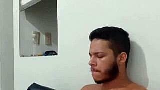 novinho dotado cums deliciously while masturbating