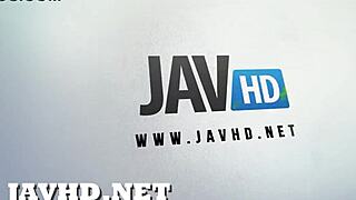 Hey, this Asian beauty is showing her curves