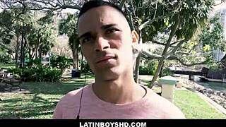 Прави латино твинк Габријел Леонардо јебе геј типа за кеш у ПОВ