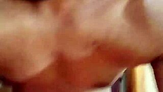 इंडियन भाभी को पिंक साड़ी ब्लाउज में झुकाकर डॉगी स्टाइल में हॉट ठोकाई मिली