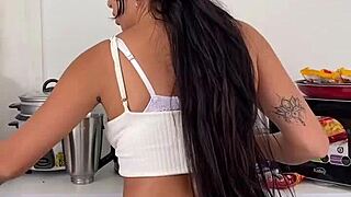 Beautiful latina with big tits and ass makes breakfast