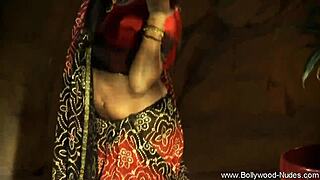 Indian beauty reveals her mystery as a mature lady