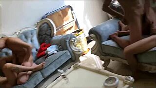 요, 이 중국 남자들이 맨몸 오르기에서 완전 난리야! 🔥💦